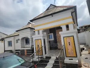 5bdrm Bungalow in Ibadan for sale