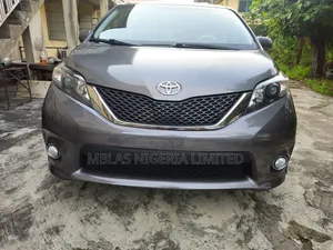 Toyota Sienna SE 8 Passenger 2011 Gray