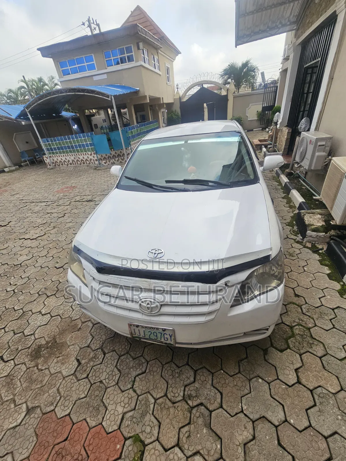 Toyota Avalon XLS 2005 White