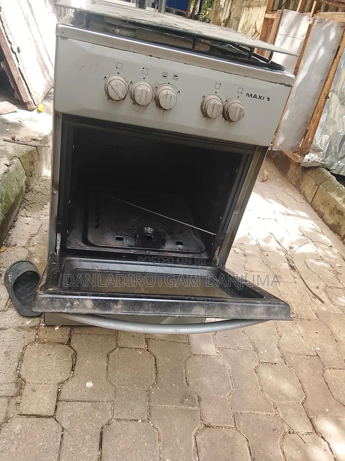 Gas Cooker/ Ovum.