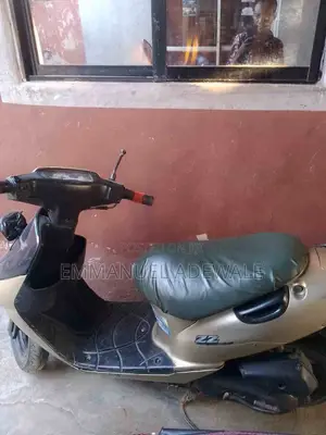 Suzuki Lets 2015 Beige