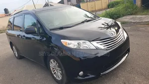 Toyota Sienna XLE Premium 8-Passenger 4dr Minivan (3.5L 6cyl 6A) 2015