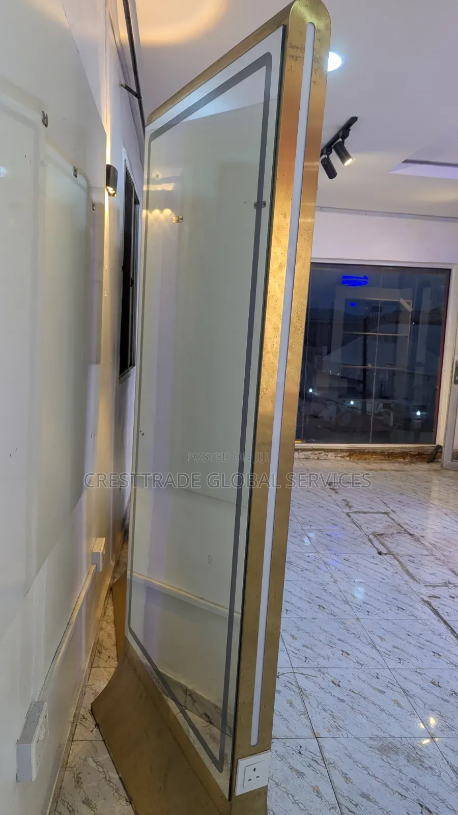 Salon Mirror