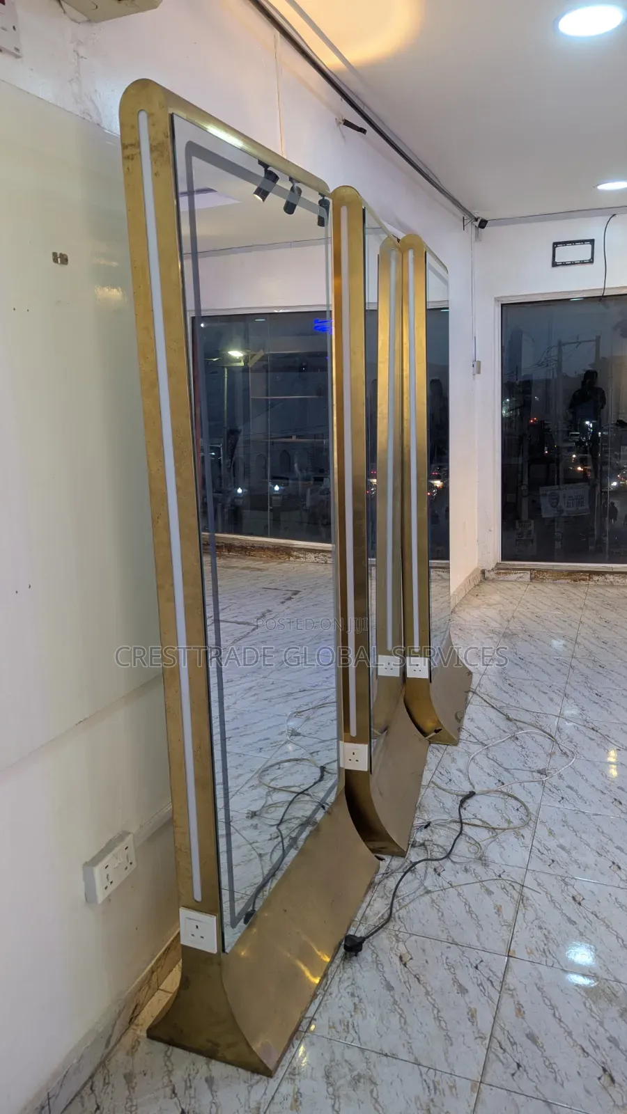 Salon Mirror