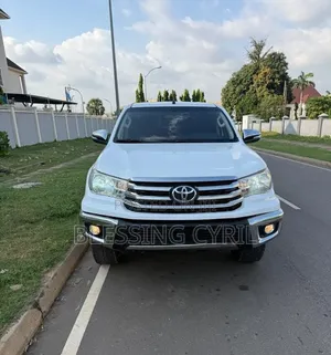 Toyota Hilux 2018 White