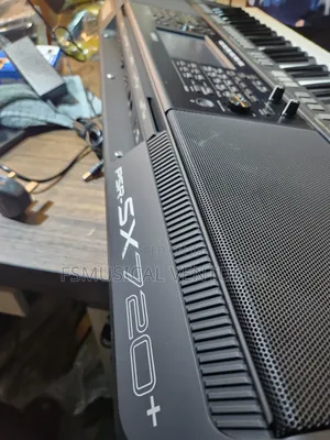 YAMAHA PSR-SX720 Plus Digital Keyboard Workstation