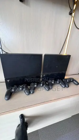 PS4 Hacked 5 Games and 2 Pads