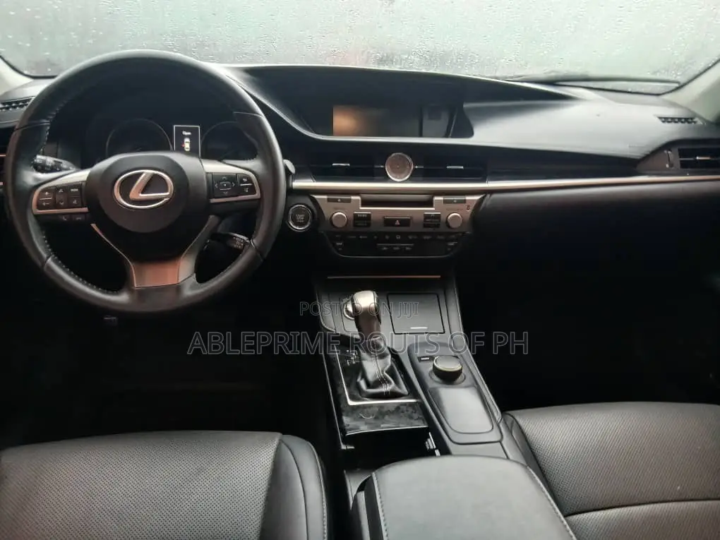 Lexus ES 2016 Red