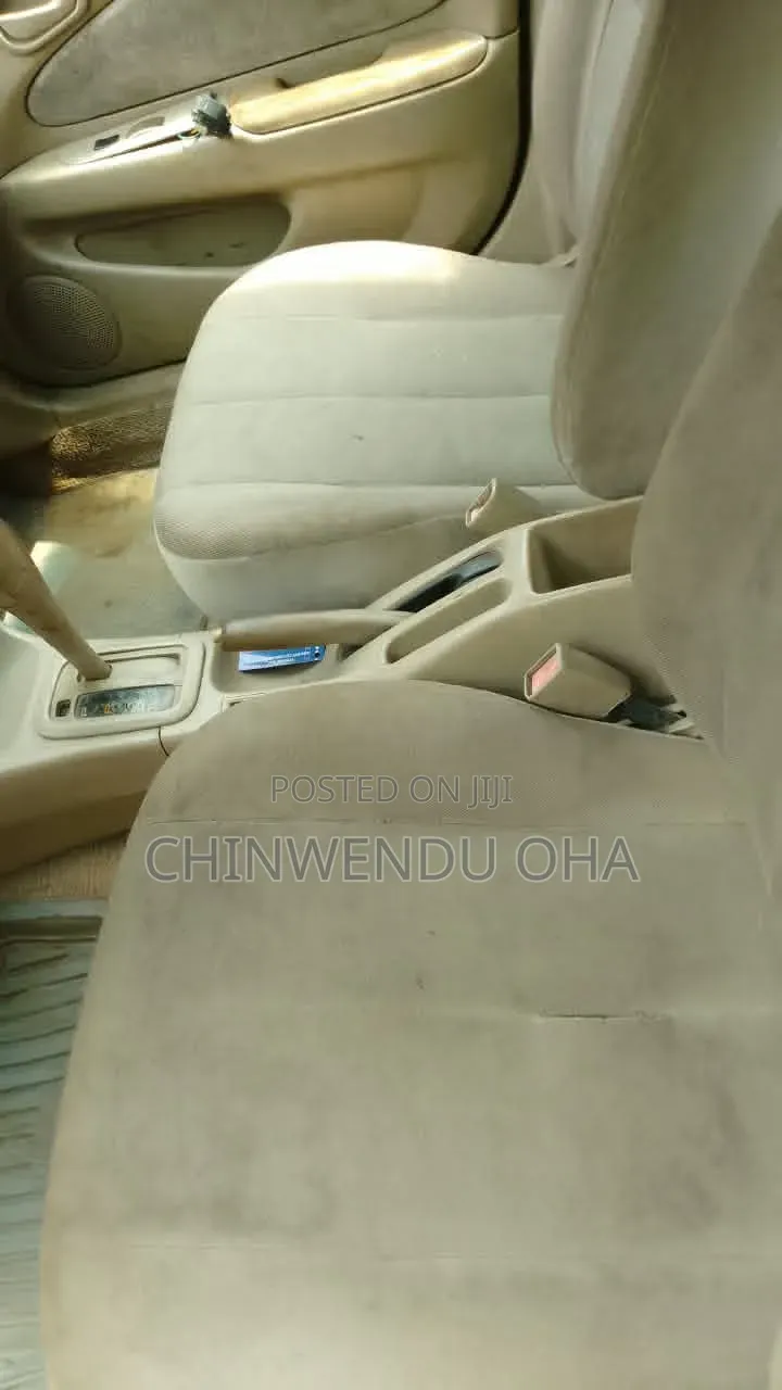 Toyota Corolla 2000 Gold