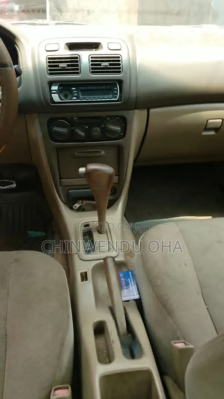 Toyota Corolla 2000 Gold