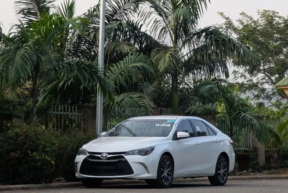 Toyota Camry 2017 White
