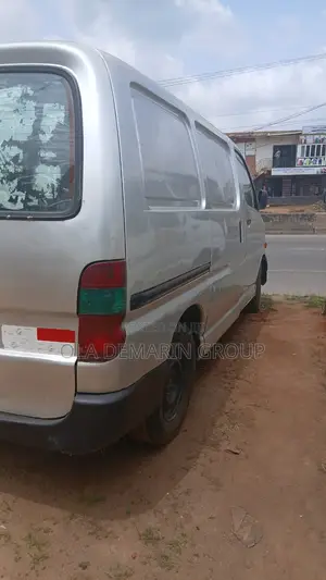 Toyota HiAce 1997 Silver