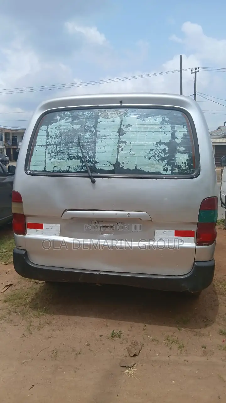 Toyota HiAce 1997 Silver