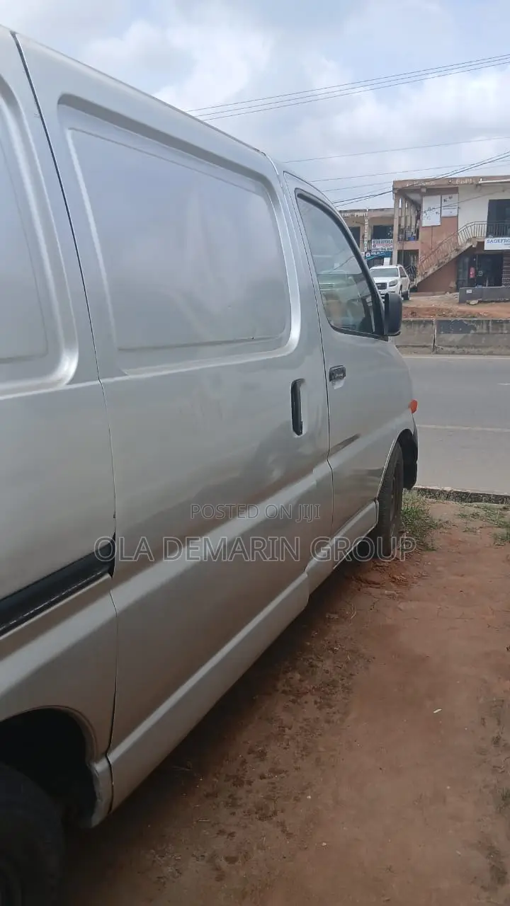 Toyota HiAce 1997 Silver