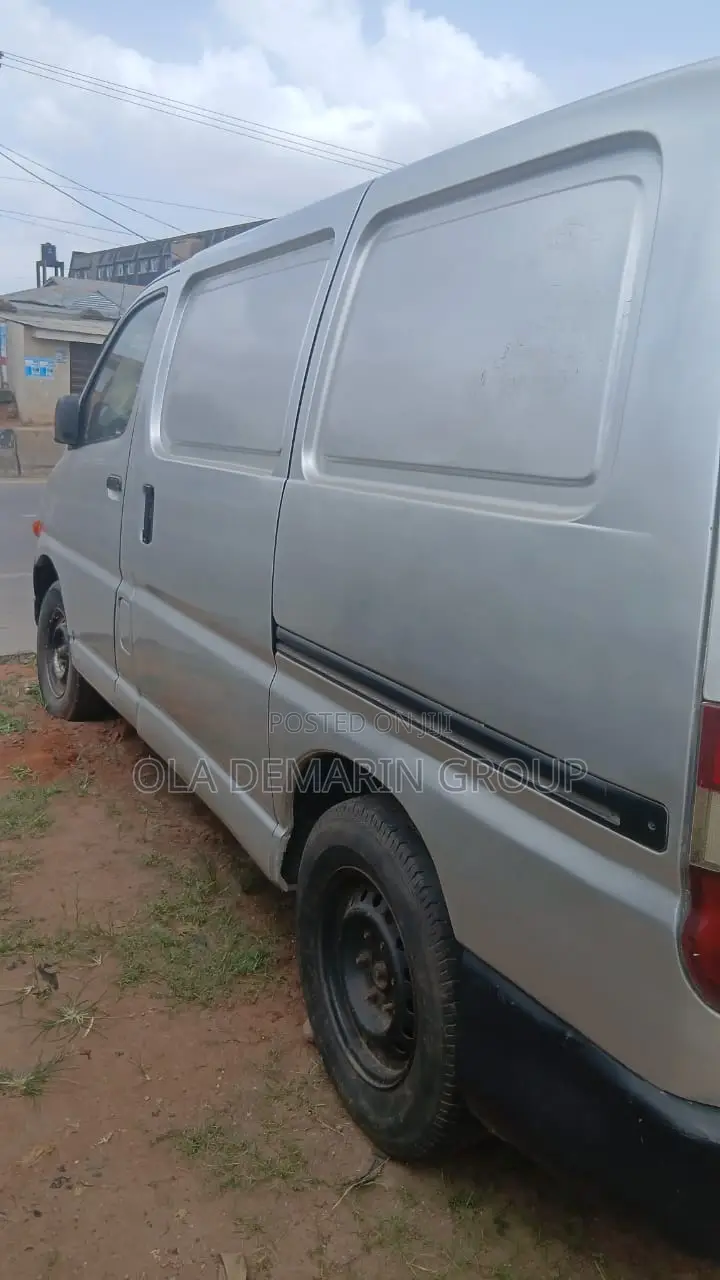 Toyota HiAce 1997 Silver