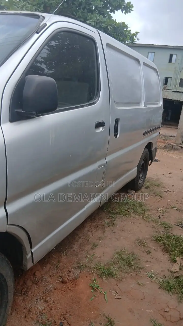 Toyota HiAce 1997 Silver