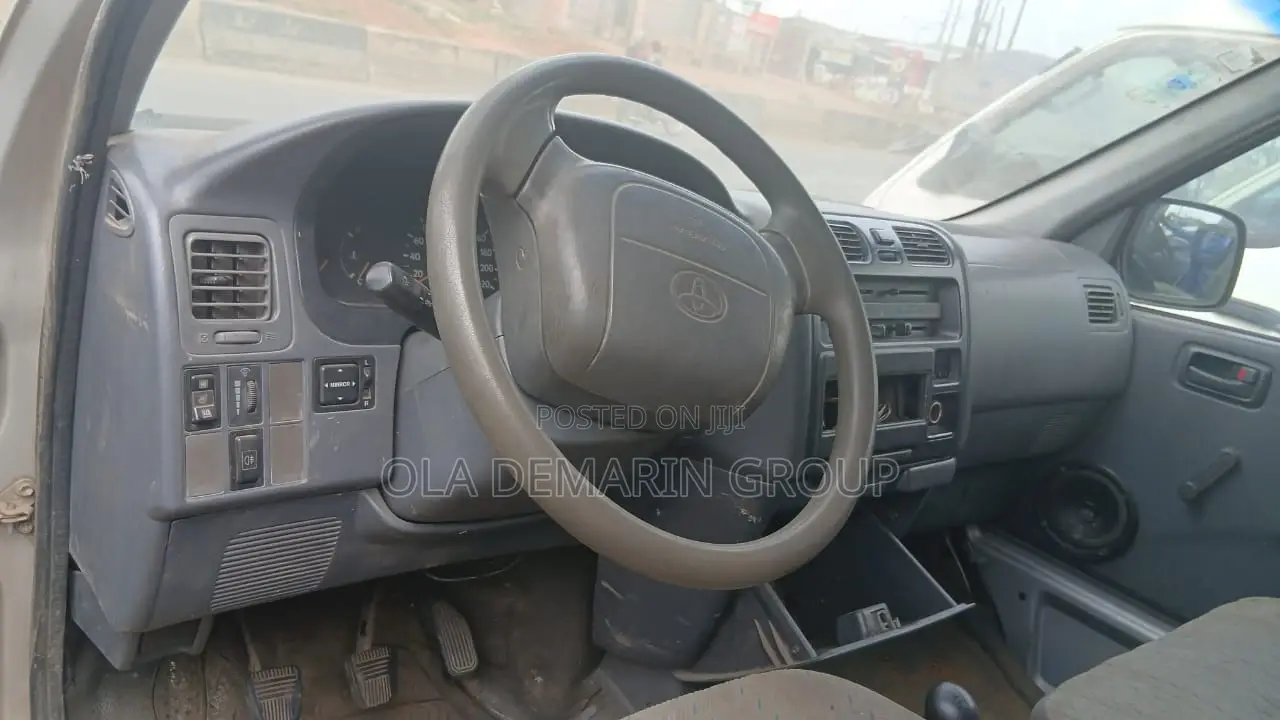 Toyota HiAce 1997 Silver