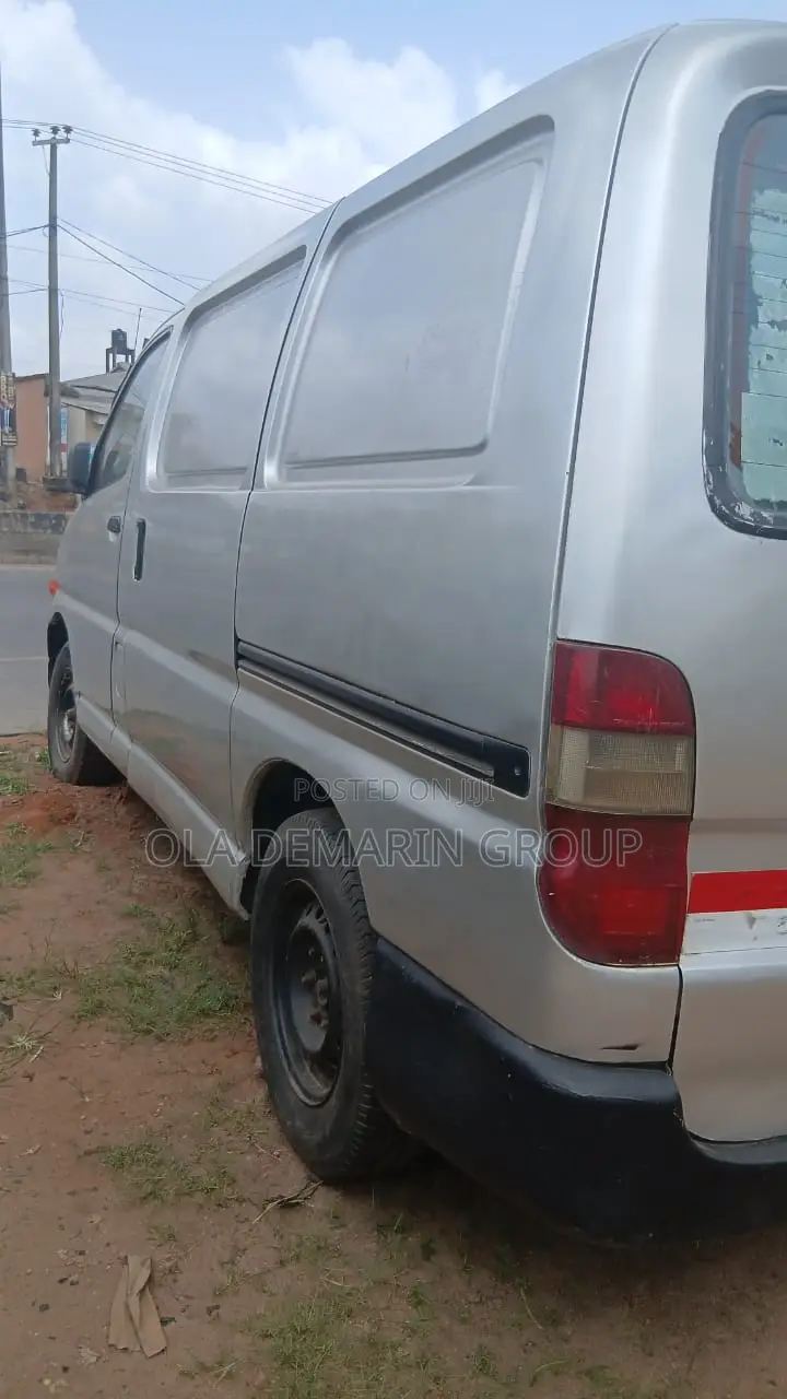 Toyota HiAce 1997 Silver
