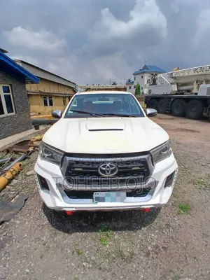 Toyota Hilux 2018 White