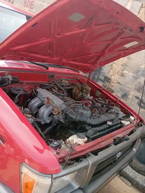 Toyota Hilux 1988 Maroon