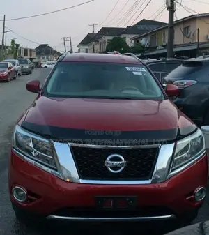 Nissan Pathfinder 2013 Red