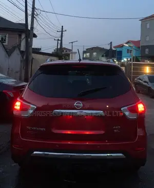 Nissan Pathfinder 2013 Red