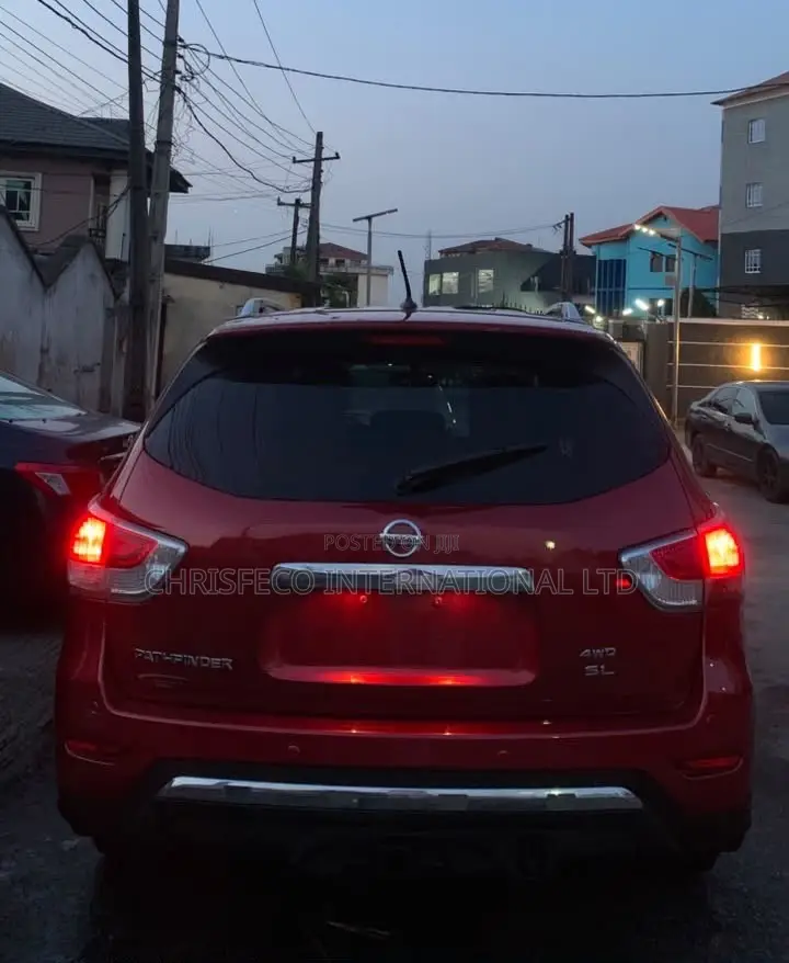 Nissan Pathfinder 2013 Red