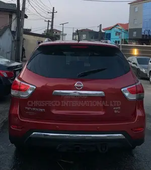 Nissan Pathfinder 2013 Red