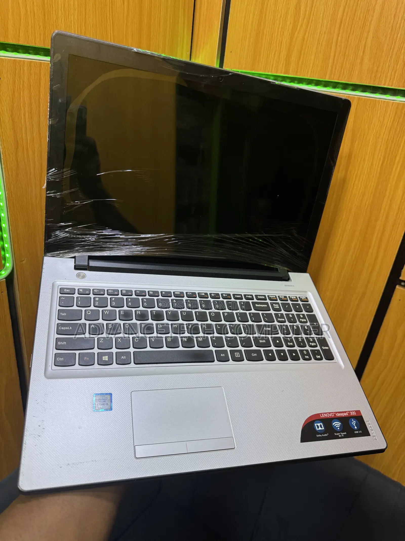 Laptop Lenovo IdeaPad 300 8GB Intel Core i5 SSD 128GB