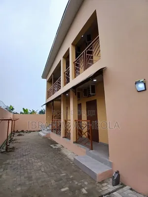 3bdrm Townhouse / Terrace in Lekki Scheme 2 for rent