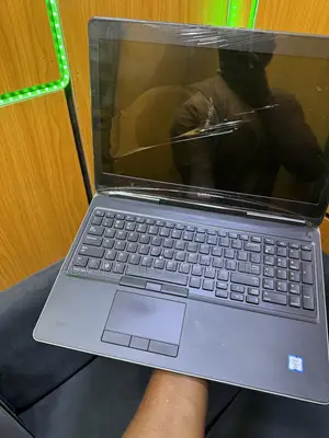 Laptop Dell Precision 7520 16GB Intel Core i7 SSD 256GB