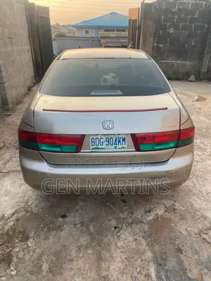 Honda Accord 2004 Gold