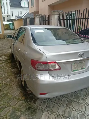 Toyota Corolla 2010 Silver