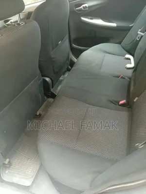 Toyota Corolla 2010 Silver