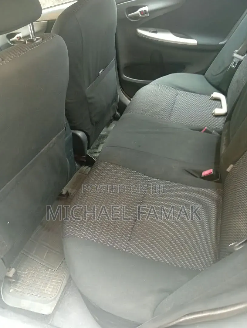 Toyota Corolla 2010 Silver