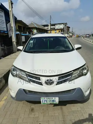 Toyota RAV4 LE 4dr SUV (2.5L 4cyl 6A) 2015 White