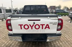 Toyota Hilux 2024 White