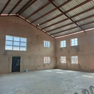 Warehouse & Storage
• Production
• Small-Scale Factory
•