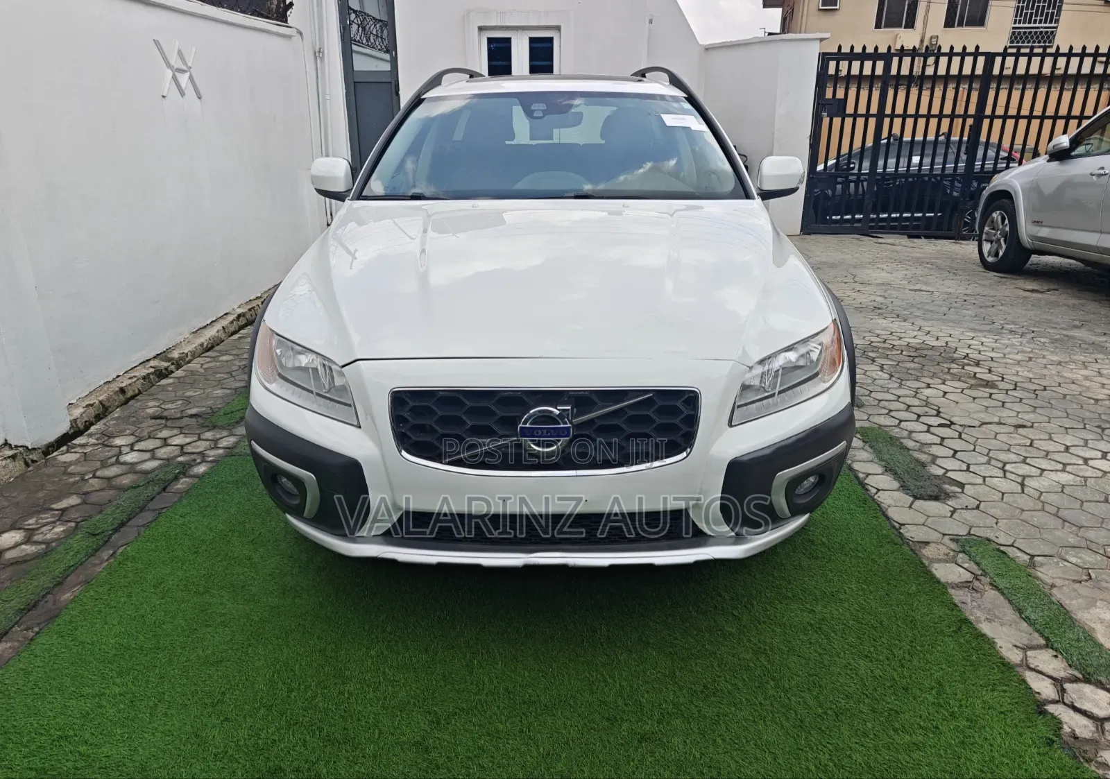 Volvo XC70 2016 White