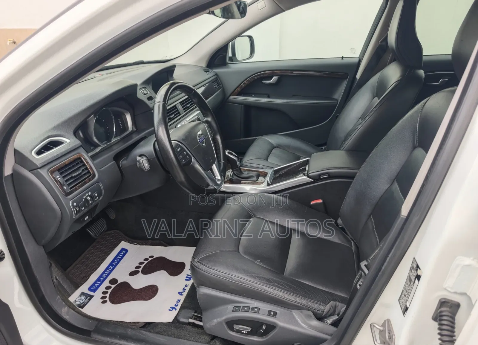 Volvo XC70 2016 White