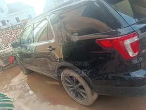 Ford Explorer XLT AWD 2018 Black