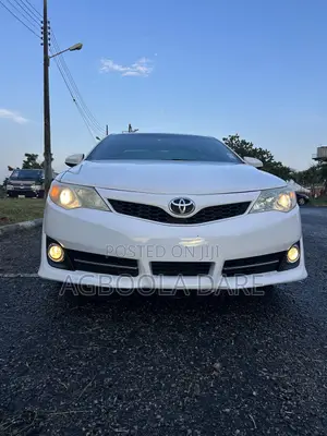 Toyota Camry SE 4dr Sedan (2.5L 4cyl 6A) 2012 White