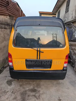 Suzuki APV Minibus 2010 Yellow