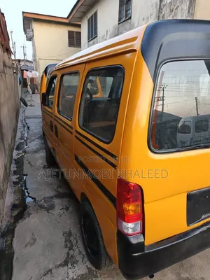 Suzuki APV Minibus 2010 Yellow