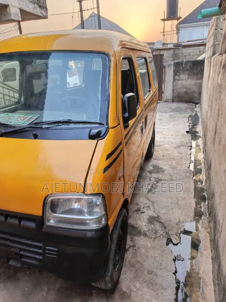 Suzuki APV Minibus 2010 Yellow