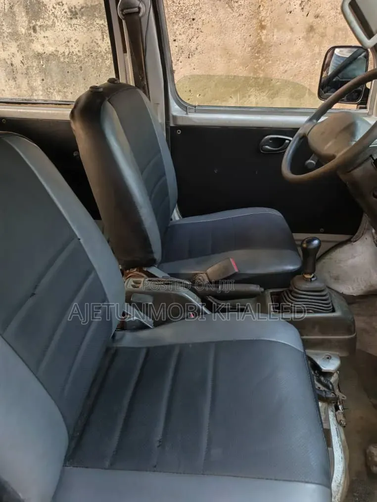 Suzuki APV Minibus 2010 Yellow