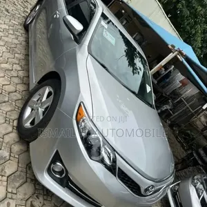 Toyota Camry SE 4dr Sedan (2.5L 4cyl 6A) 2014 Silver