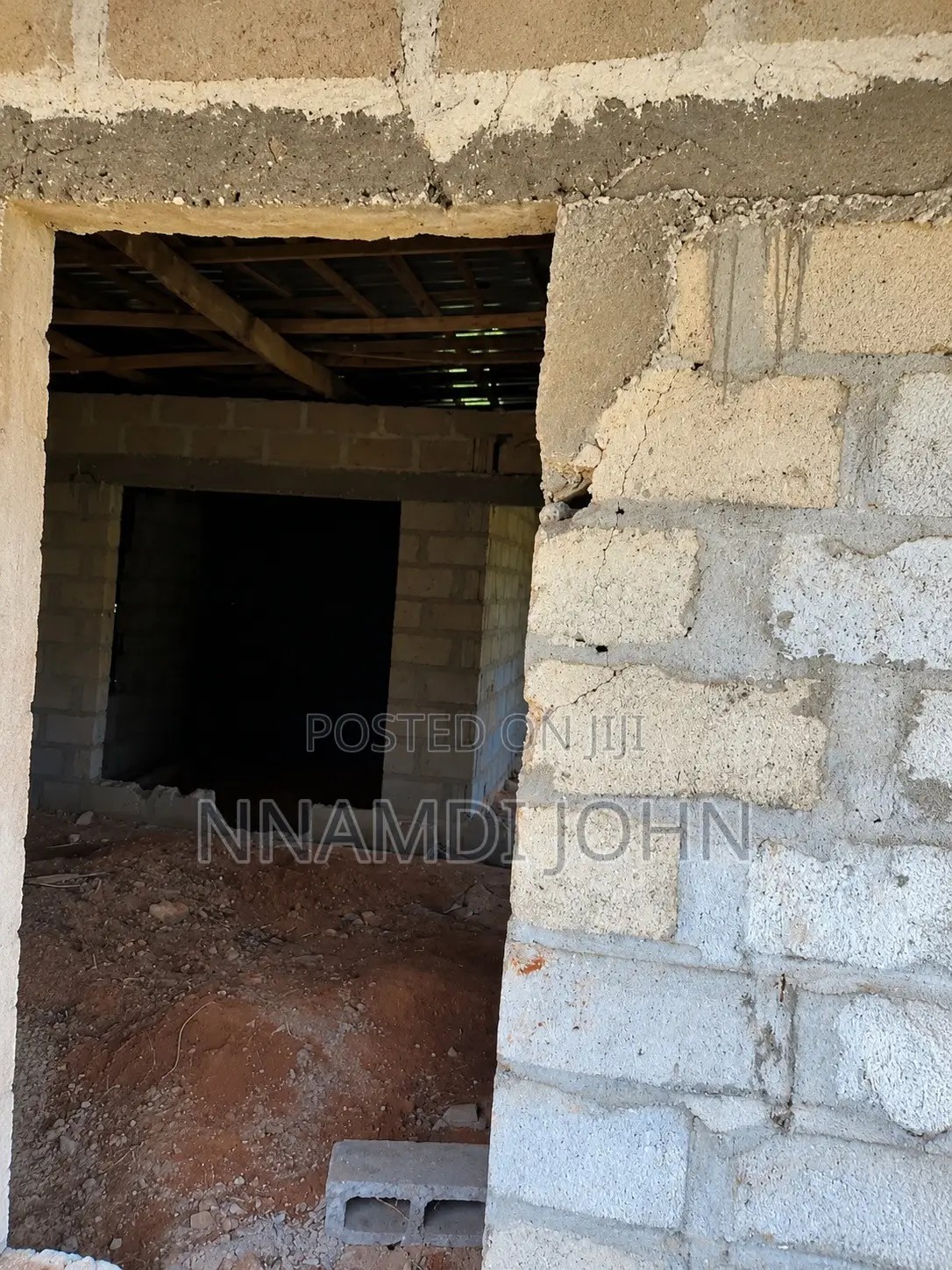 Urgent Distress Sale – 3 Bedroom Flat on 1 Plot
