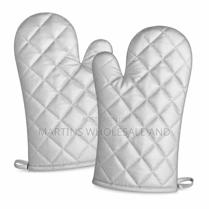 Silver Quilted Heat-Resistant Oven Mitts