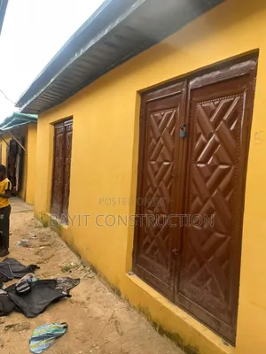 Shop/Office Space/Mini Warehouse for Sale at Vespa Market